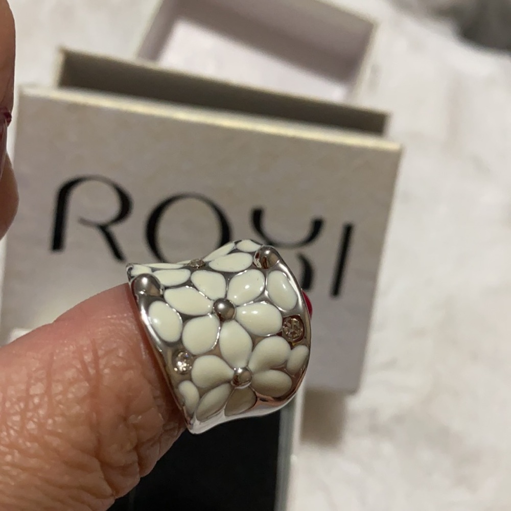 Roxi Daisy ring 🆕 flowers - Picture 3 of 13